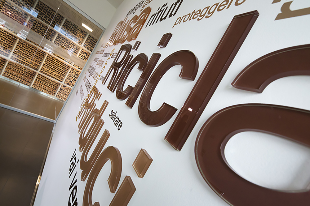 Allestimento lettere plexiglass prespaziati Trevisan