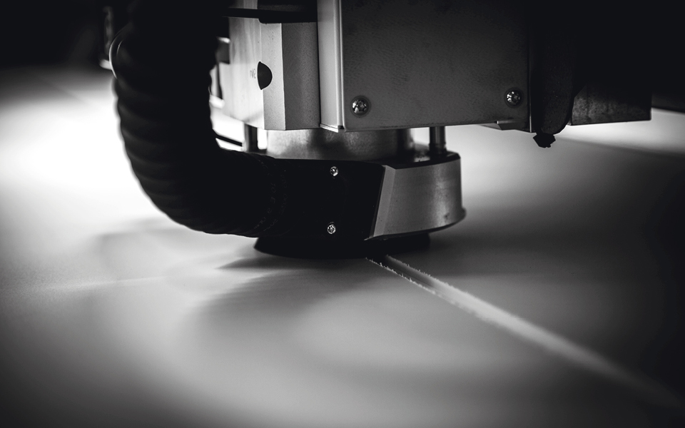 macchine per taglio, lavorazioni di pannelli in PVC, cartone e plexiglass