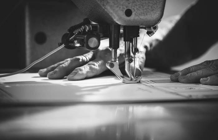 Extreme Factory esperienza di progettazione, manualità e lavorazioni su carta, pelle ecopelle e cuoio