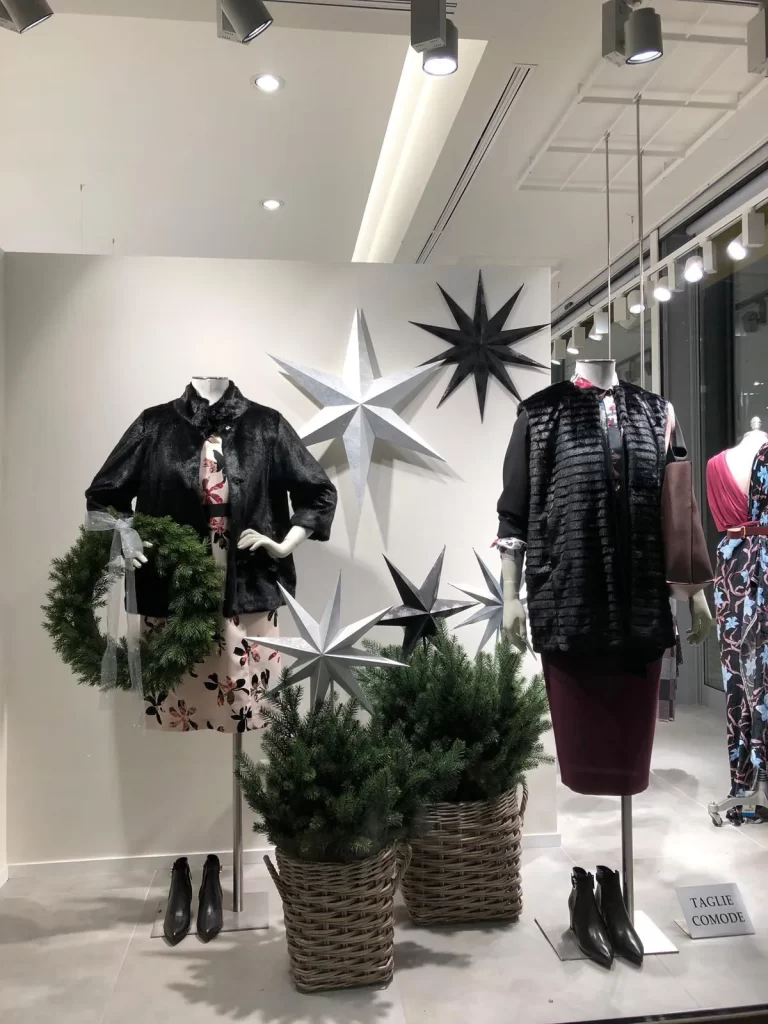 Allestimento vetrina abbigliamento Marella